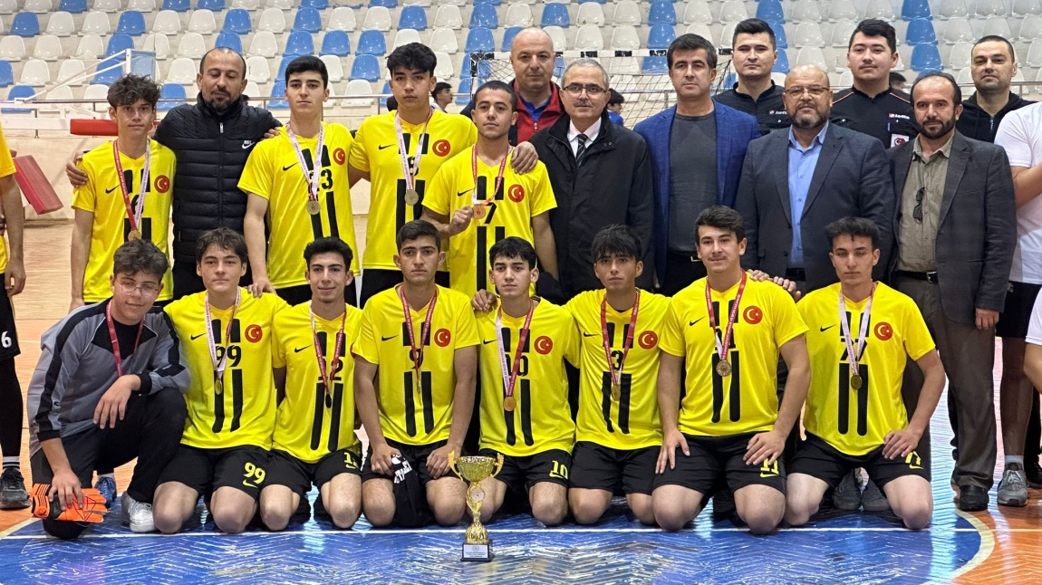 A Genç Futsal Takımızı İlçe 1. si