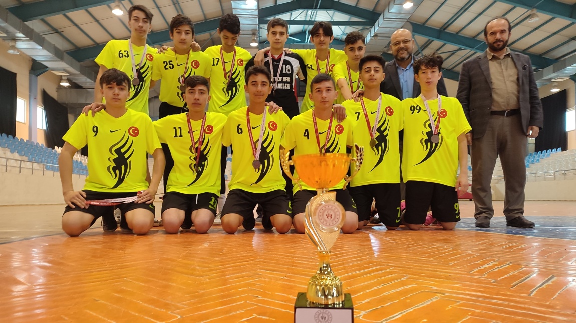 B Genç Futsal Takımızı İlçe 3. sü